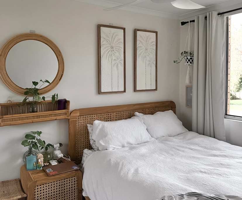 Furnished room in a flatshare