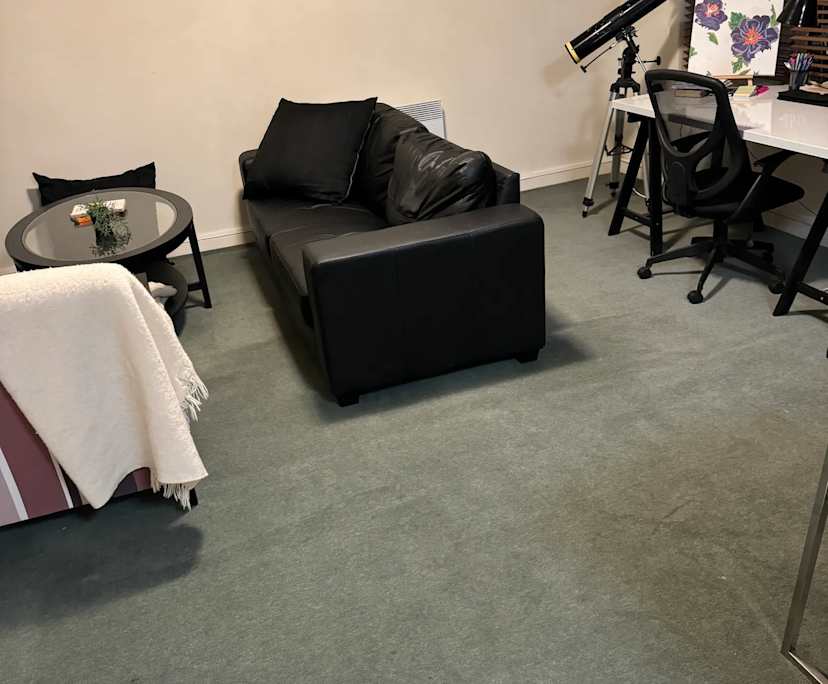 Furnished room in a flatshare