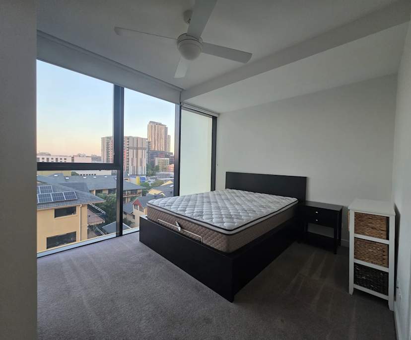 Furnished room with ensuite in a flatshare