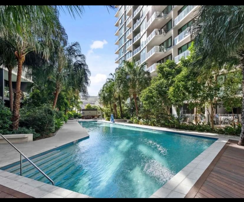 $1,100, Whole-property, 2 bathrooms, Newstead QLD 4006