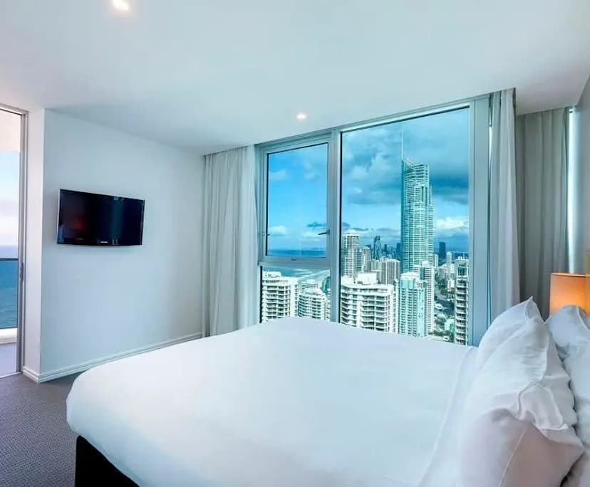 Furnished room with ensuite in a flatshare