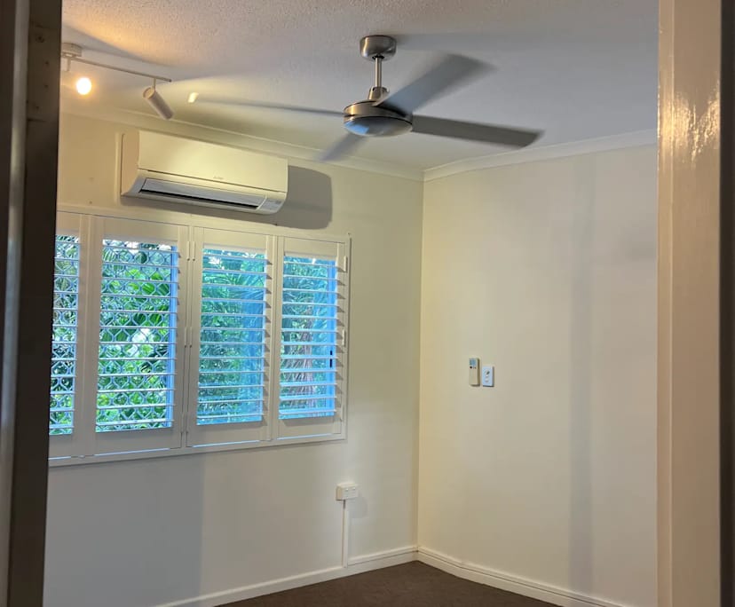 $250, Flatshare, 2 bathrooms, Edge Hill QLD 4870