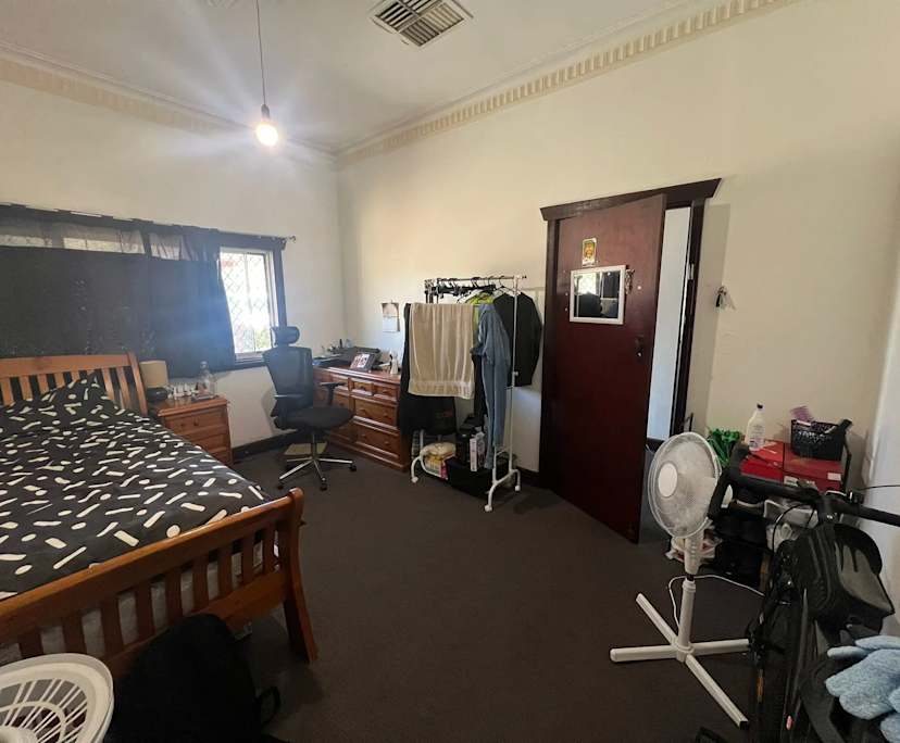 $250, Share-house, 4 bathrooms, Queens Park WA 6107