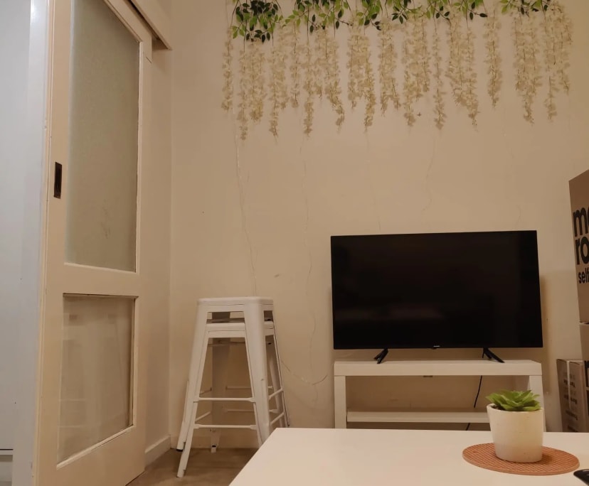Furnished room in a flatshare