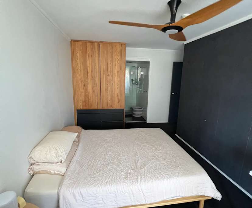 Furnished room with ensuite in a flatshare