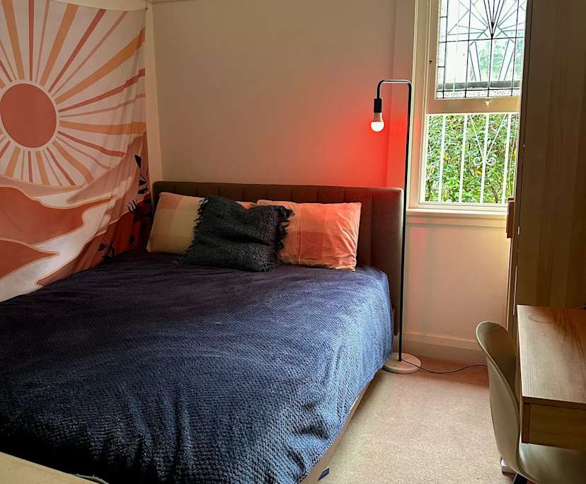 Furnished room in a flatshare