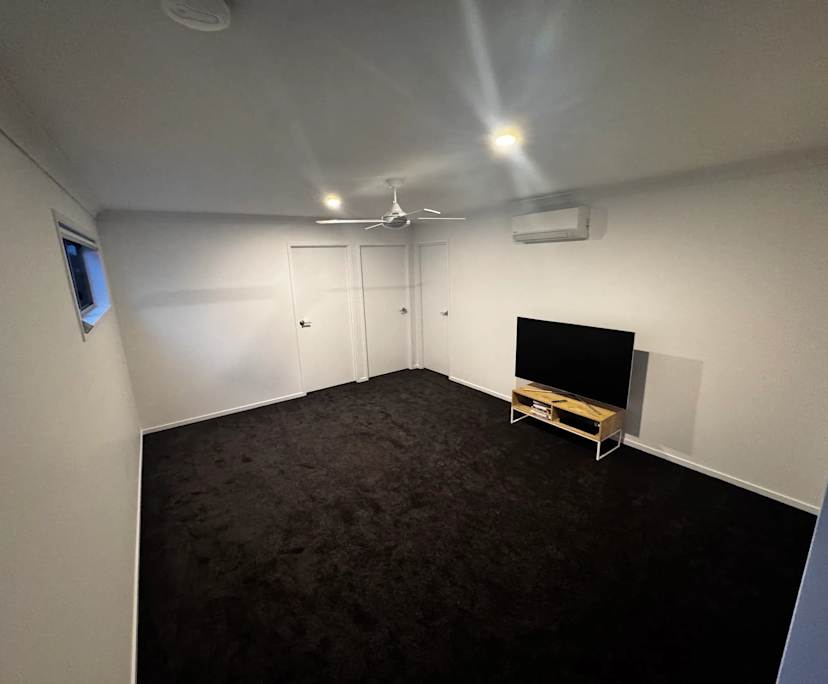 Unfurnished room with own bathroom