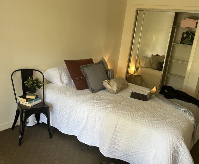 Room in a share house