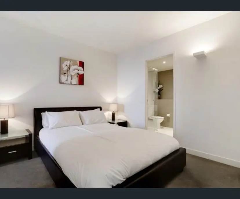 Furnished room with ensuite in a flatshare