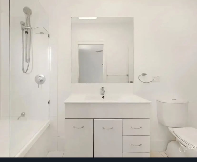 Unfurnished room in a flatshare
