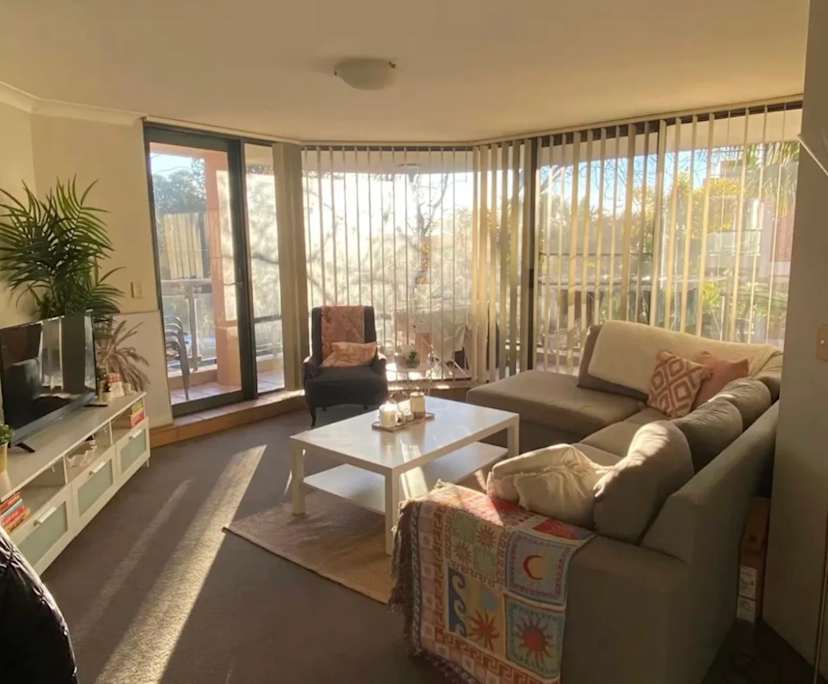 Furnished room with ensuite in a flatshare