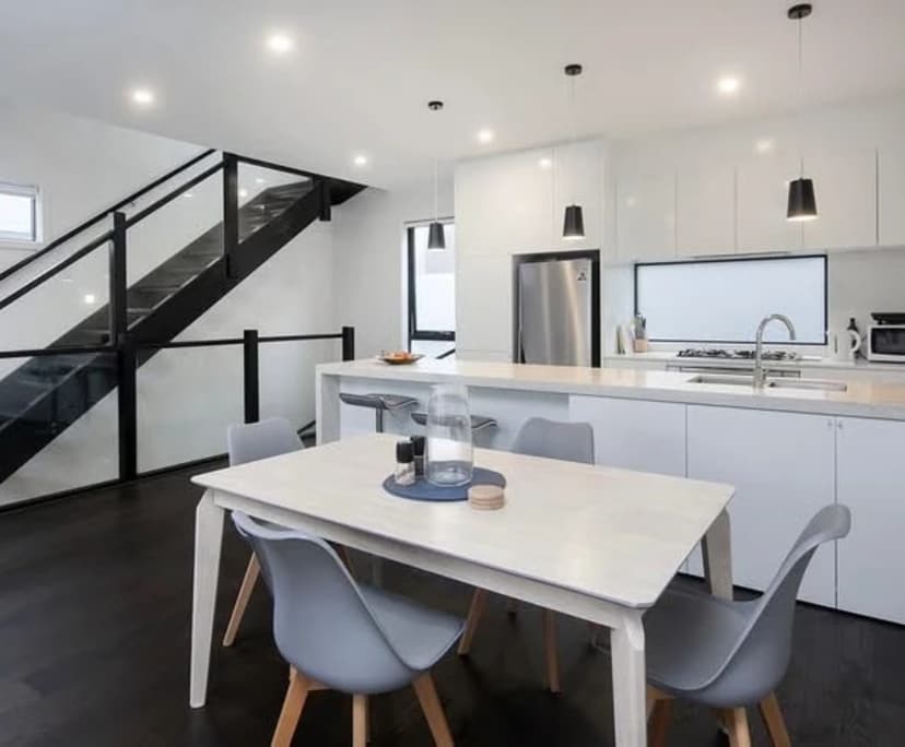 Furnished room with ensuite in a flatshare