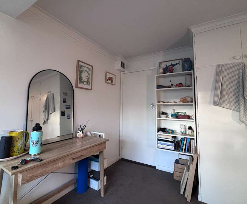 Room in a share house