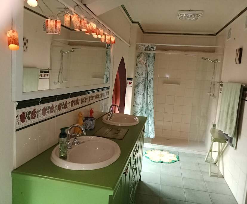 Whole property with 2 rooms for rent