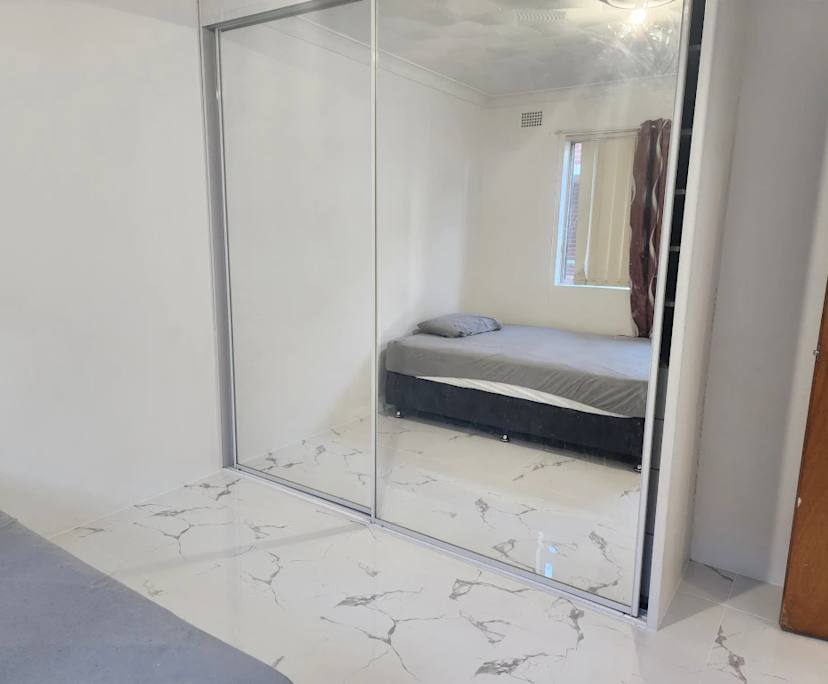 Furnished room in a flatshare