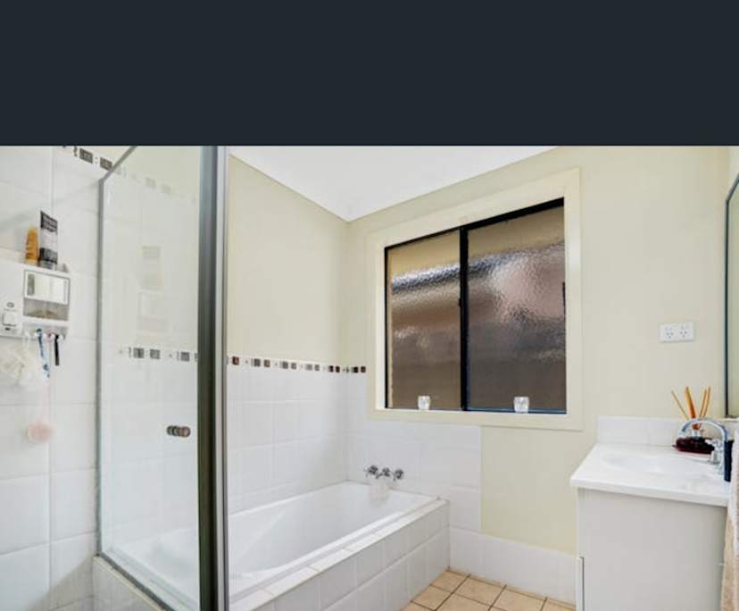 $235, Homestay, 3 bathrooms, East Maitland NSW 2323