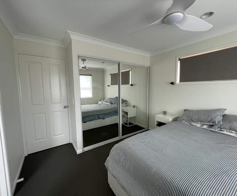 $300, Flatshare, 3 bathrooms, Eight Mile Plains QLD 4113