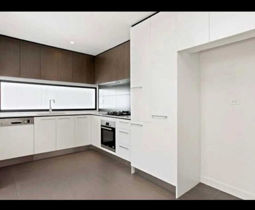 Unfurnished room in a flatshare