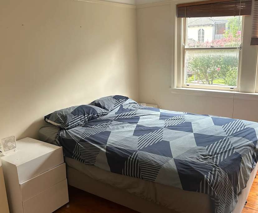 Furnished room in a flatshare