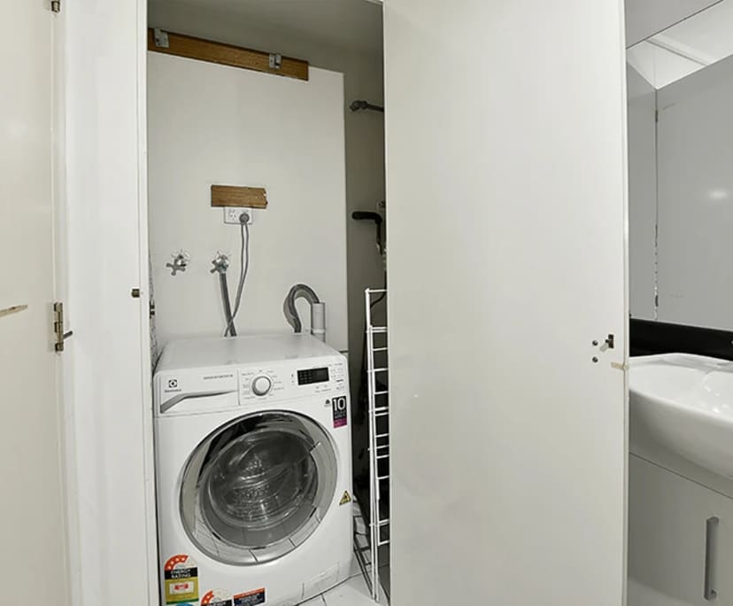 $925, Whole-property, 2 bathrooms, Melbourne VIC 3000