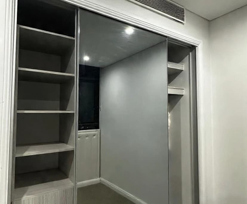 Unfurnished room with ensuite in a flatshare