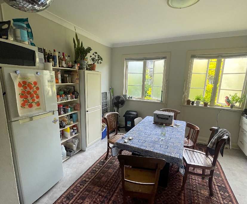 Furnished room in a flatshare