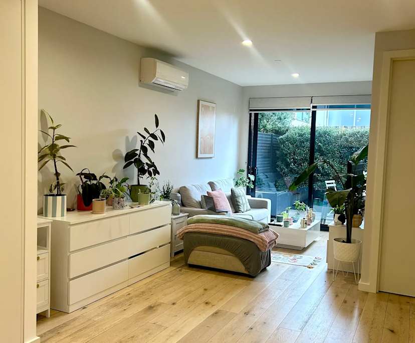 Furnished room with own bathroom
