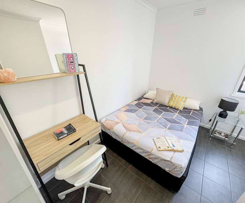 $695, Whole-property, 2 bathrooms, St Kilda East VIC 3183