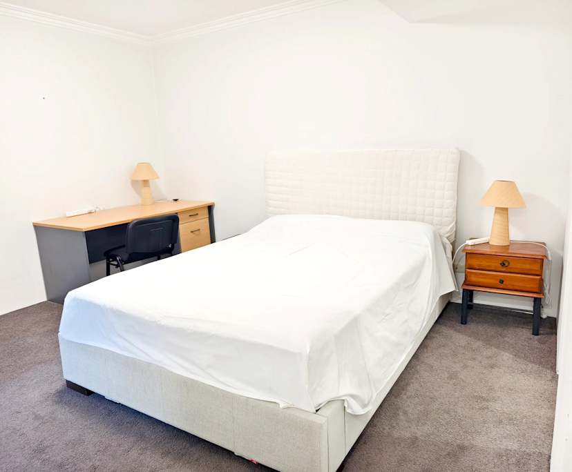 Furnished room with ensuite in a flatshare