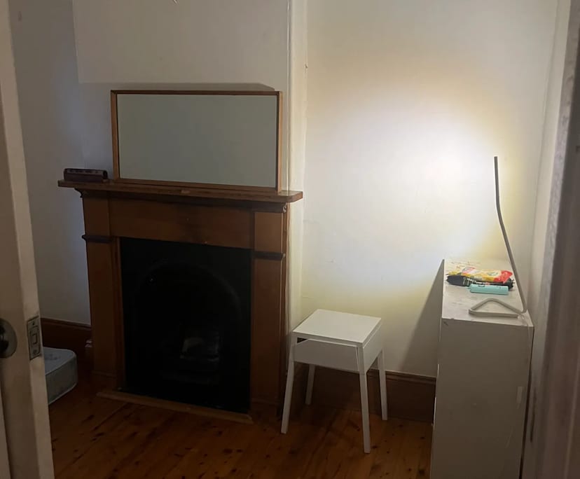 Room in a share house
