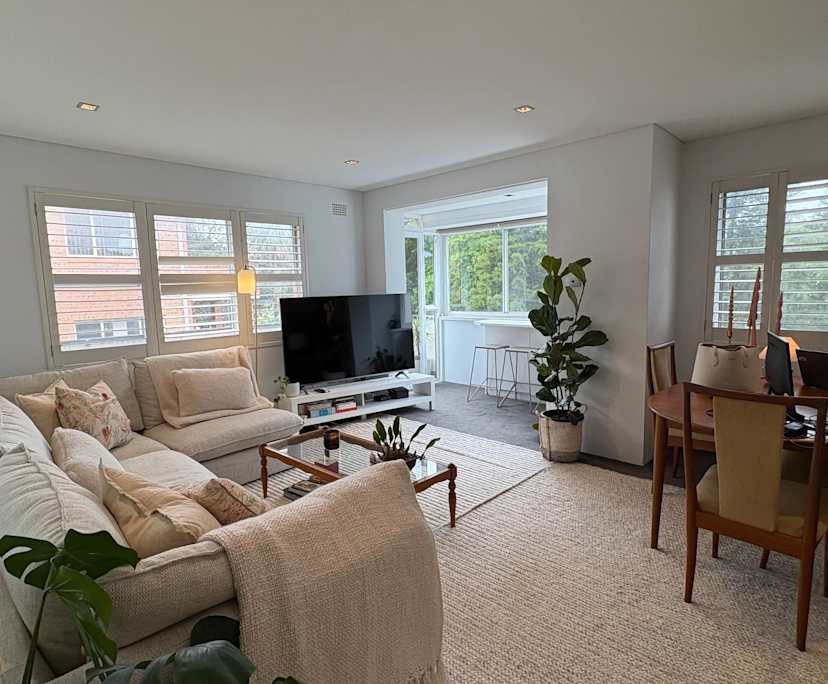 Furnished room in a flatshare