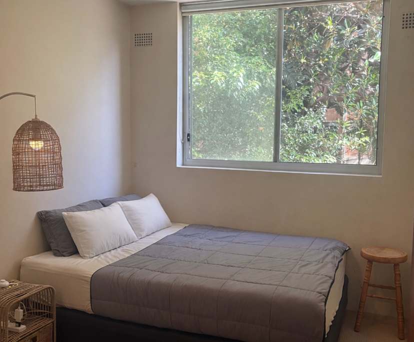 Furnished room in a flatshare