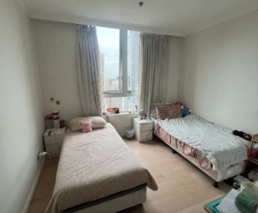 Furnished room in a flatshare
