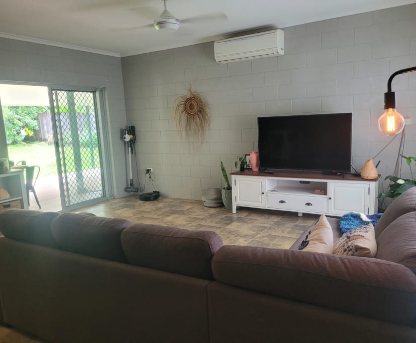 Room for Rent in Bentley Park, Cairns 200, Furnis...