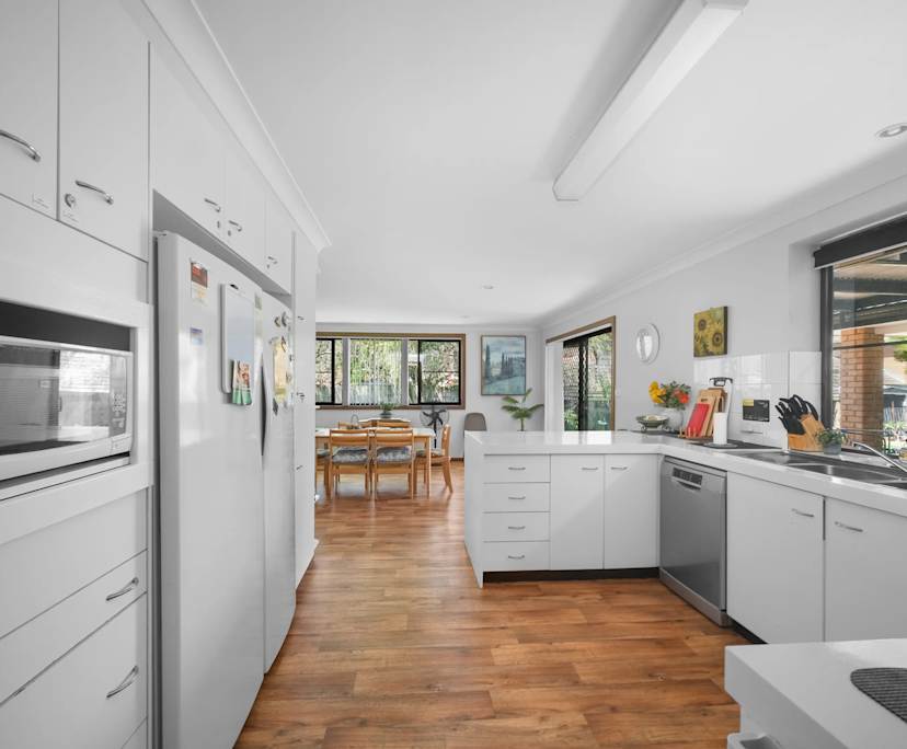 $550, Whole-property, 2 bathrooms, Tuncurry NSW 2428