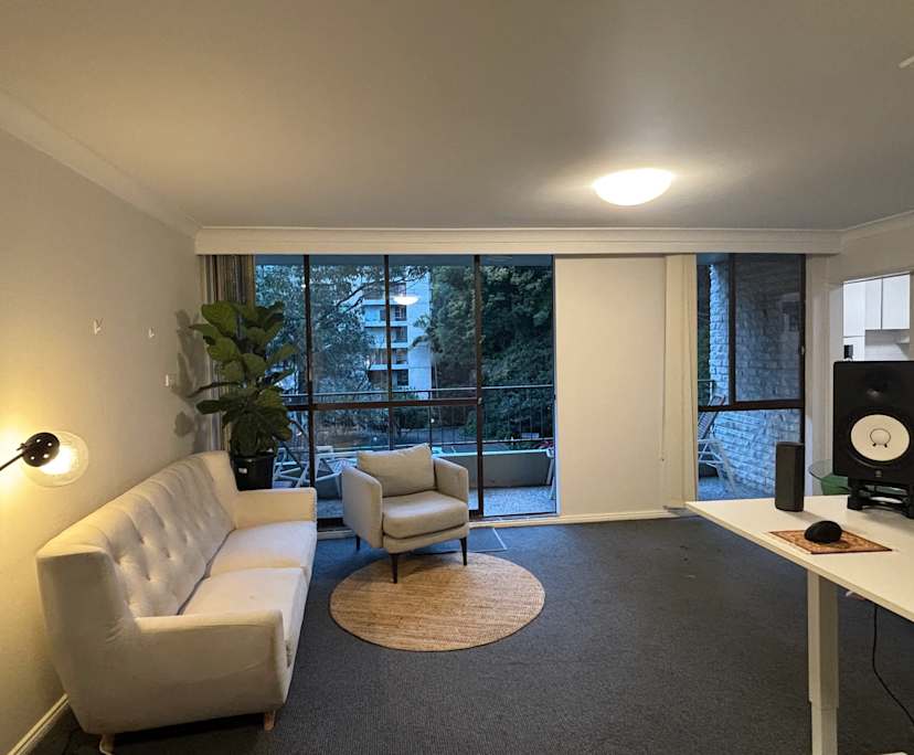 Furnished room in a flatshare