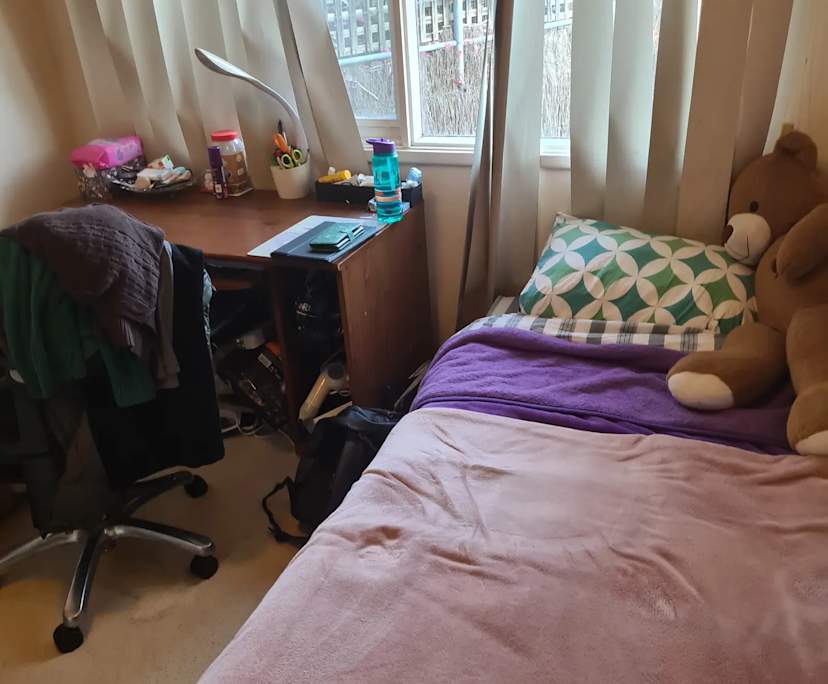 Furnished room in a share house