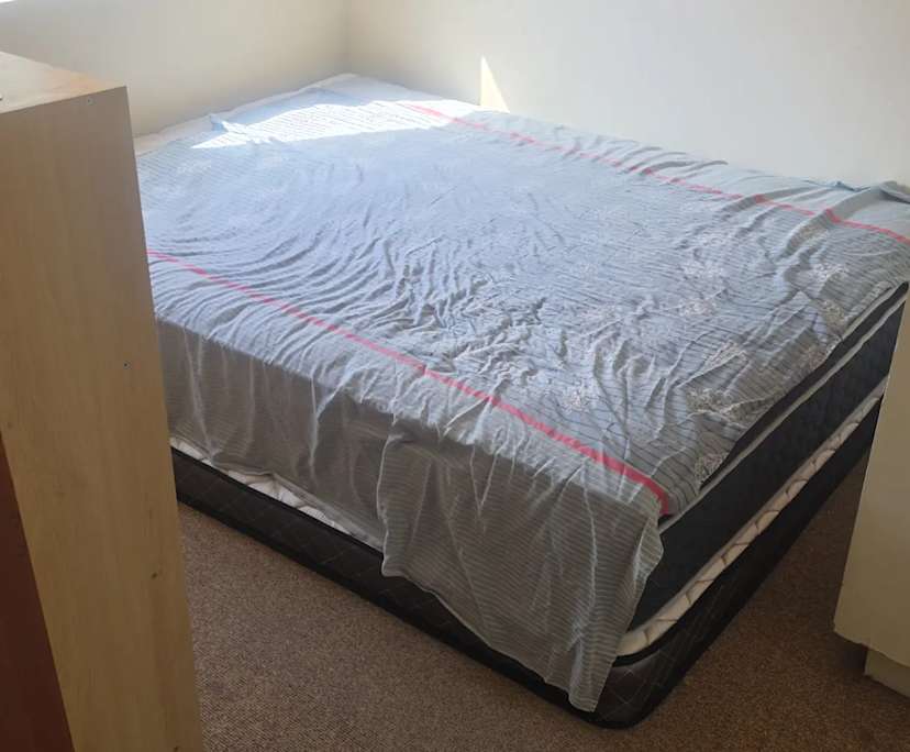 Unfurnished room in a flatshare