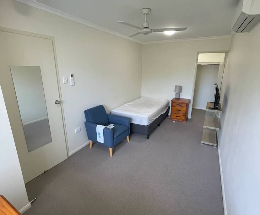 Furnished room in a share house