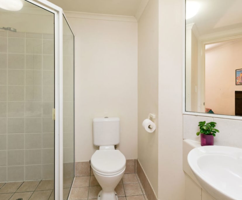 Room for Rent in Cairns North, Cairns 220, Unfurn...