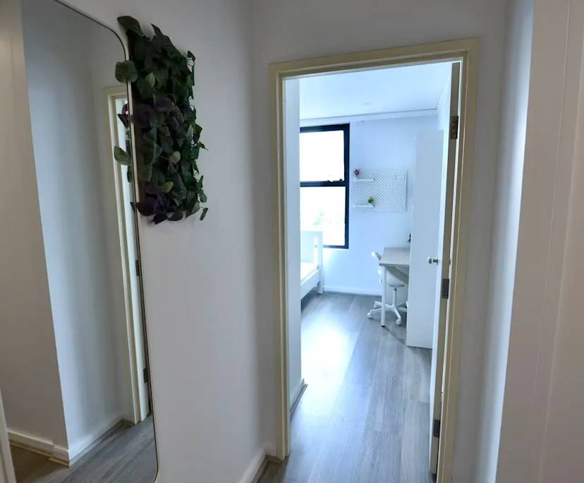 Furnished room in a flatshare