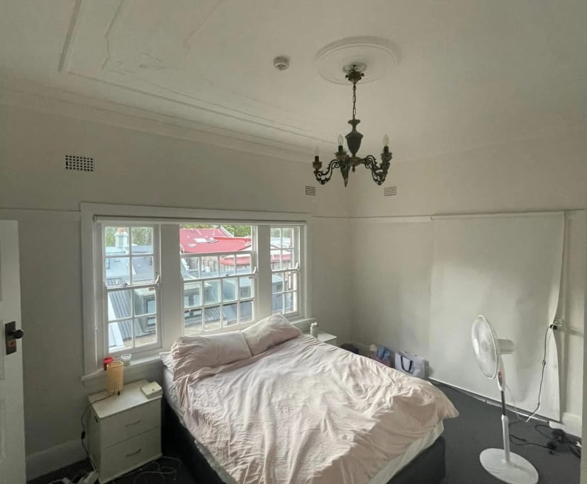 Furnished room in a flatshare