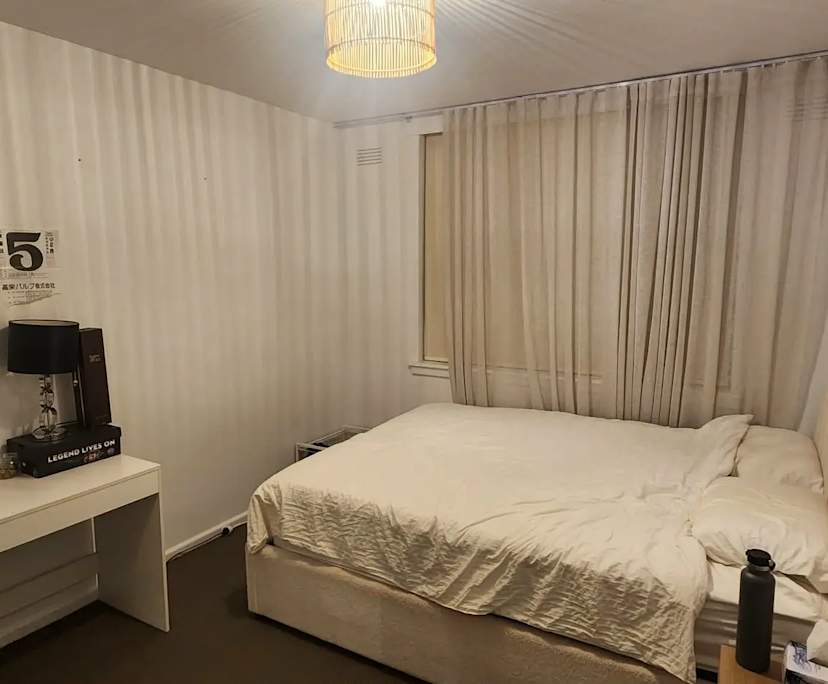 Furnished room in a flatshare