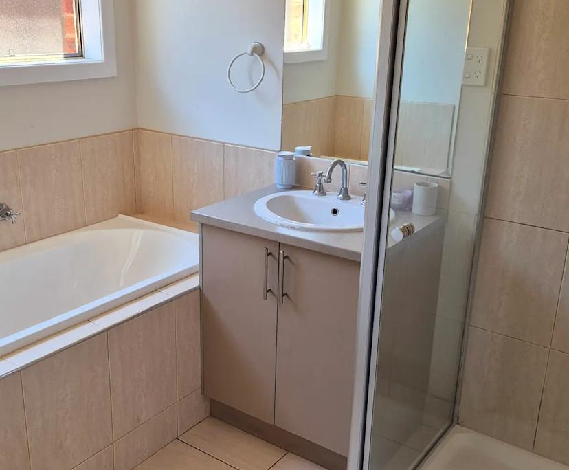 $250, Share-house, 3 bathrooms, Deer Park VIC 3023