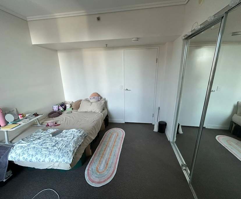 Furnished room in a flatshare