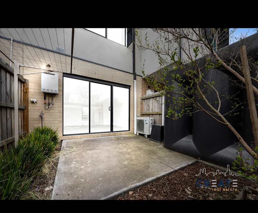 Unfurnished room with own bathroom