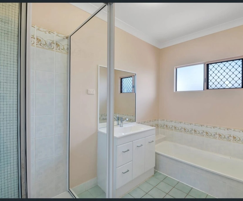 $230, Share-house, 6 bathrooms, Kirwan QLD 4817