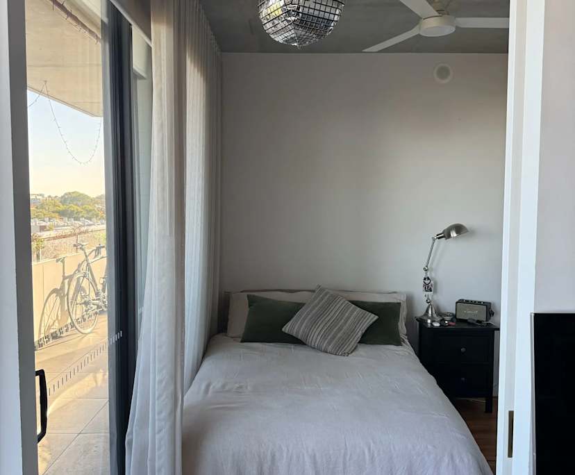 Unfurnished room in a flatshare