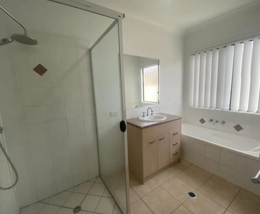 $330, Share-house, 4 bathrooms, Mudgeeraba QLD 4213