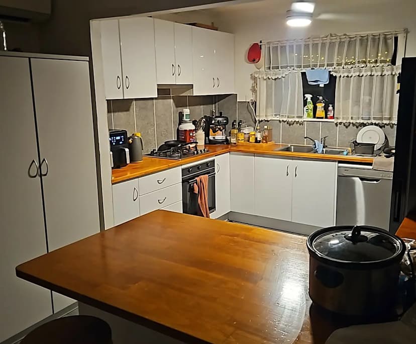 Room in a share house